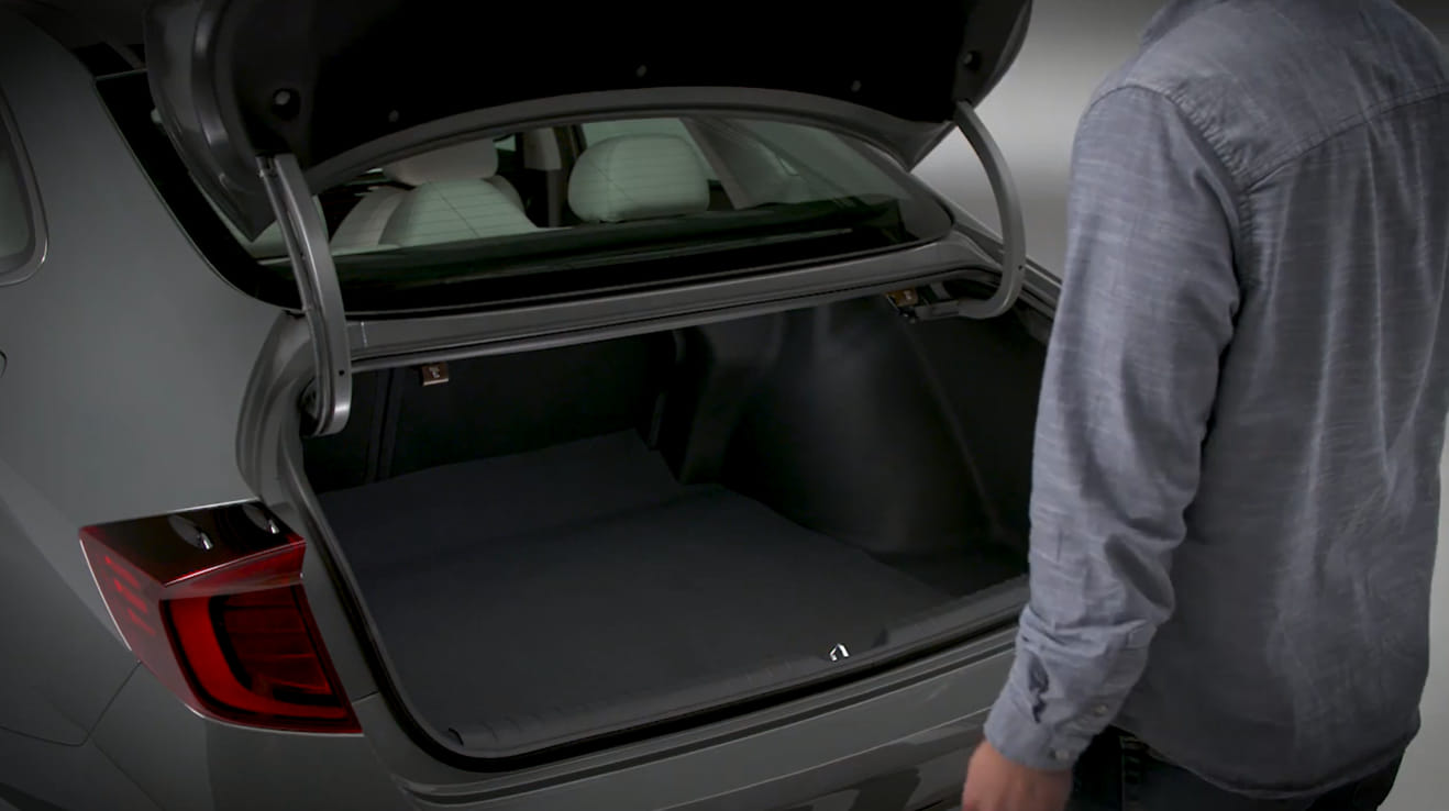 hyundai elantra trunk opens by itself