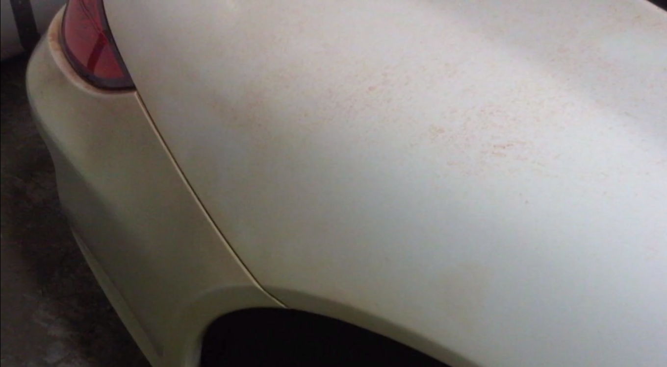 how-to-remove-yellow-stains-from-white-car-paint-in-simple-steps