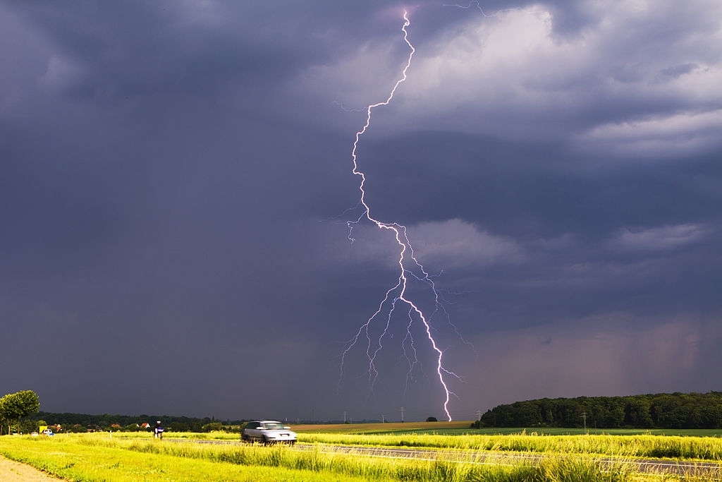 staying safe during a lightning storm