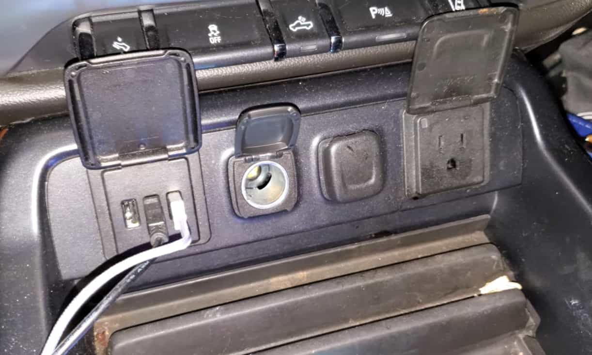 gmc sierra power outlet not working