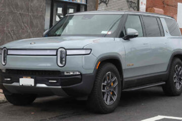 Top 10 Alternatives to the Rivian R1S for 2025 | Best Electric SUVs