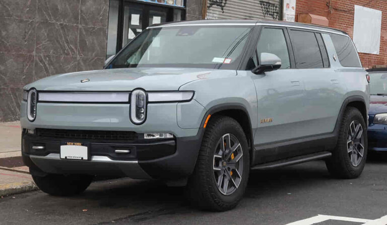 Rivian R1S