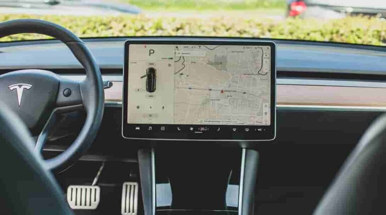 Tesla Premium Connectivity vs Hotspot