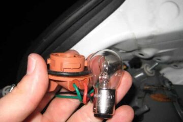 Hyundai Elantra Brake Light Replacement Step-by-Step Guide