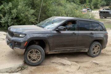 How Long Do Jeep Grand Cherokees Last? Average Lifespan, Mileage & Maintenance Guide