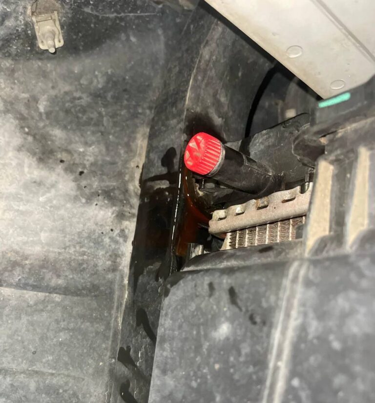 Jeep Grand Cherokee Coolant Leak: Causes, Symptoms, and How to Fix It