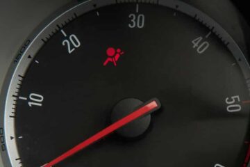 Kia Airbag Light On: Causes, Meaning & Fix Guide