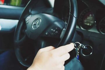 Mercedes Turn Key Nothing Happens: 10 Causes and Fixes