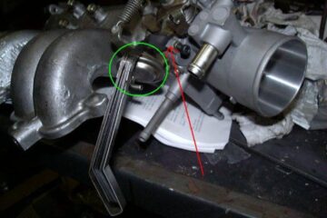 How to Adjust the Throttle Position Sensor on a Toyota 22RE