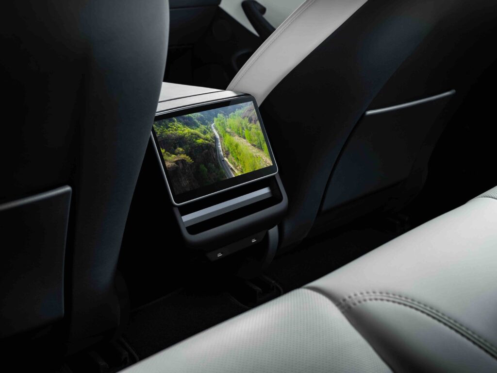 Tesla’s Back Screen Not Working