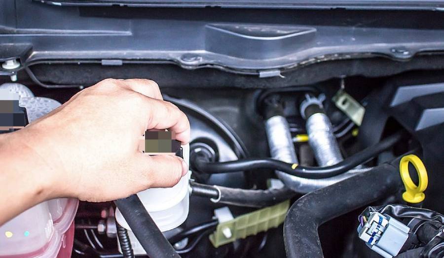 How to Check Transmission Fluid Without a Dipstick